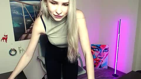 Erika online show from December 2025 01:18:02 PM