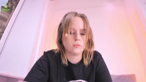 Snapshot of erikalustx chatting on December 2024 04:10:02 AM Erika online show from December 2024 04:10:02 AM