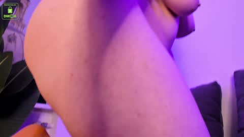 Snapshot of erikalustx chatting on November 2025 04:13:02 AM Erika online show from November 2025 04:13:02 AM