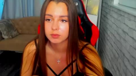 Snapshot of erin_drey chatting on May 2026 08:43:01 AM Erin online show from May 2026 08:43:01 AM