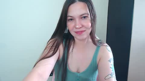 Snapshot of erin_love_ chatting on May 2026 05:36:01 AM Erin online show from May 2026 05:36:01 AM