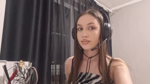 Snapshot of erinnnaji chatting on April 2026 04:59:02 PM Katrin online show from April 2026 04:59:02 PM