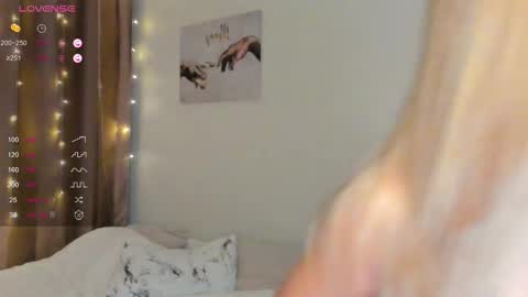 Snapshot of erlina_may chatting on September 2025 05:29:02 PM Elina online show from September 2025 05:29:02 PM