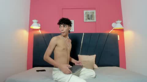 Snapshot of ero_boy40 chatting on May 2026 04:18:01 AM ero_boy40 online show from May 2026 04:18:01 AM