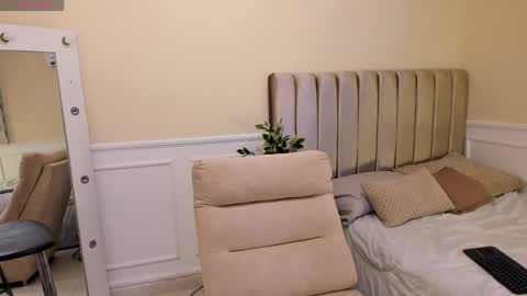 Snapshot of eros_becker_ chatting on April 2026 02:33:01 AM eros_becker_ online show from April 2026 02:33:01 AM