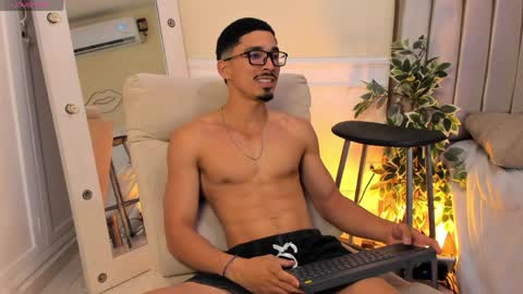 Snapshot of eros_becker_ chatting on April 2026 02:22:02 AM eros_becker_ online show from April 2026 02:22:02 AM