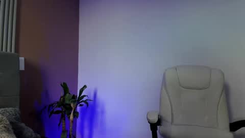 Snapshot of eros_lux1 chatting on April 2026 12:09:02 PM Eros Lux1 online show from April 2026 12:09:02 PM