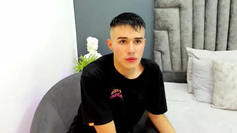 Eros Mancini online show from December 2025 08:05:01 PM