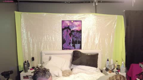 Snapshot of eroticdickmovement chatting on October 2025 12:14:01 AM Cash Carry Fox online show from October 2025 12:14:01 AM