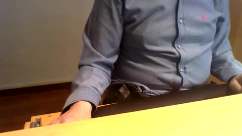 Snapshot of esclavo_hot chatting on April 2026 05:05:02 PM esclavo_hot online show from April 2026 05:05:02 PM