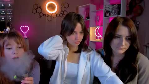 esma_shine online show from September 2025 07:36:02 PM