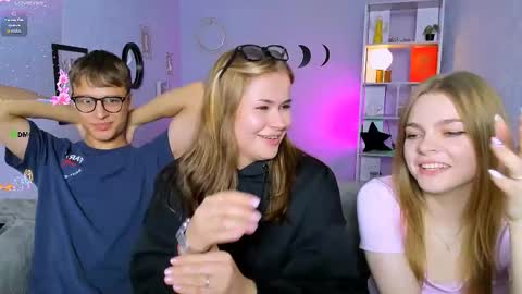 esma_shine online show from September 2025 07:58:02 PM