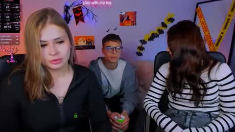 esma_shine online show from October 2025 08:15:02 PM