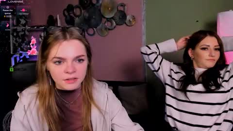 esma_shine online show from November 2025 08:18:01 PM