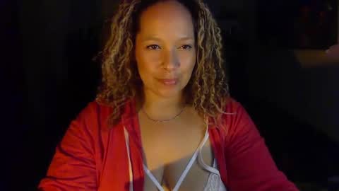 Snapshot of esmeluvs chatting on September 2025 12:11:02 AM Esme Luv online show from September 2025 12:11:02 AM