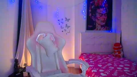 Esmeralda online show from December 2024 01:39:02 PM