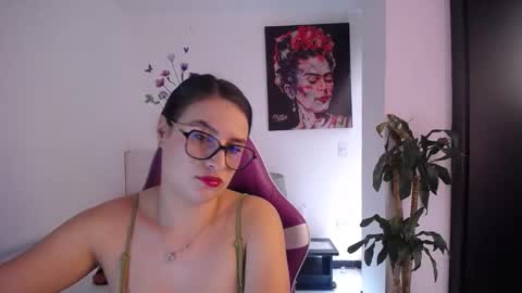 Snapshot of esmeralda098 chatting on March 2026 07:28:01 PM Esmeralda online show from March 2026 07:28:01 PM