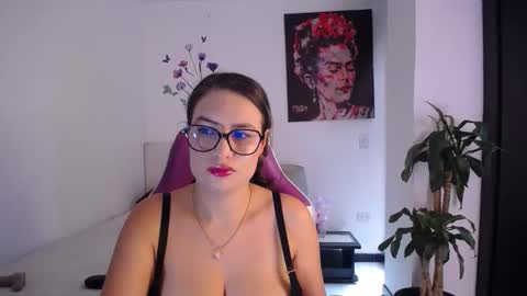 Snapshot of esmeralda098 chatting on April 2026 07:11:02 PM Esmeralda online show from April 2026 07:11:02 PM