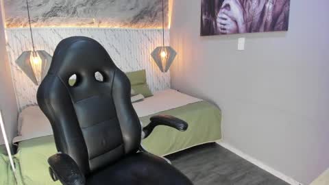 Esmeralda online show from April 2026 08:10:02 PM