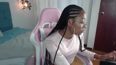 Snapshot of esmeralda_bk chatting on January 2025 06:52:01 PM esmeralda_bk online show from January 2025 06:52:01 PM