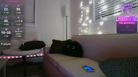 Snapshot of esoterickitten777 chatting on April 2026 05:40:02 AM axe online show from April 2026 05:40:02 AM