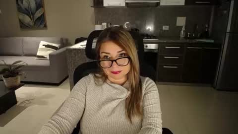 Snapshot of esperanza86_ chatting on June 2026 12:33:02 AM Juliana online show from June 2026 12:33:02 AM