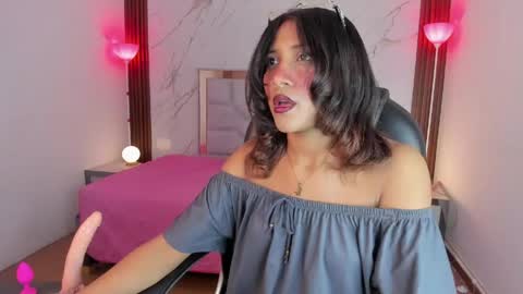 esperanzamora online show from May 2026 12:00:02 PM