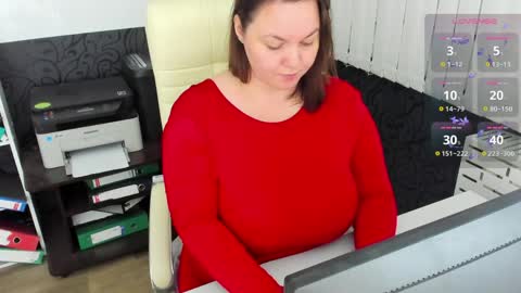 Snapshot of essensual_ chatting on April 2026 01:36:01 AM Ava online show from April 2026 01:36:01 AM