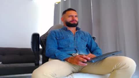 esteban online show from November 2025 04:17:02 PM