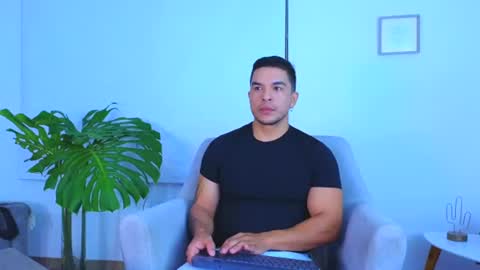 Snapshot of esteban_de_louise chatting on June 2026 11:31:01 AM ESTEBAN online show from June 2026 11:31:01 AM