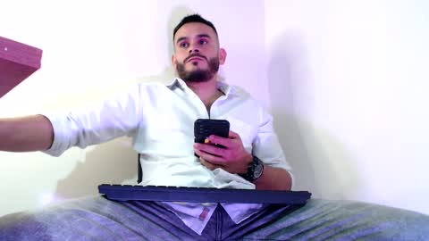 Snapshot of esteban_fer chatting on December 2024 04:06:01 PM Esteban Fernandez online show from December 2024 04:06:01 PM