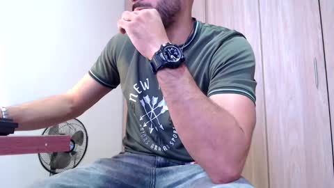 Snapshot of esteban_fer chatting on January 2025 02:41:01 PM Esteban Fernandez online show from January 2025 02:41:01 PM