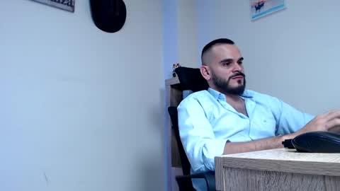 Snapshot of esteban_fer chatting on March 2026 04:19:01 AM Esteban Fernandez online show from March 2026 04:19:01 AM