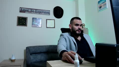 Snapshot of esteban_fer chatting on March 2026 03:44:02 AM Esteban Fernandez online show from March 2026 03:44:02 AM