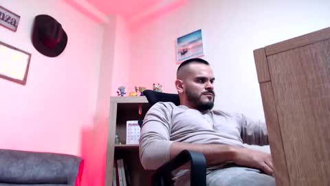 Snapshot of esteban_fer chatting on March 2026 03:43:01 AM Esteban Fernandez online show from March 2026 03:43:01 AM