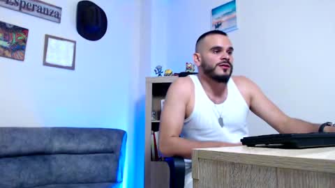 Snapshot of esteban_fer chatting on March 2026 04:12:01 PM Esteban Fernandez online show from March 2026 04:12:01 PM