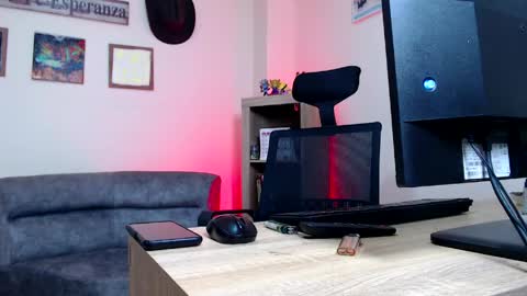 Snapshot of esteban_fer chatting on March 2026 06:41:03 AM Esteban Fernandez online show from March 2026 06:41:03 AM