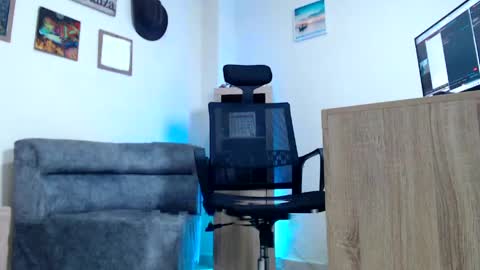 Snapshot of esteban_fer chatting on April 2026 05:04:02 AM Esteban Fernandez online show from April 2026 05:04:02 AM