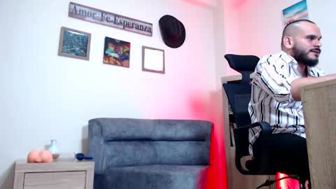 Snapshot of esteban_fer chatting on April 2026 04:40:01 AM Esteban Fernandez online show from April 2026 04:40:01 AM