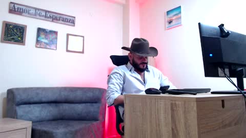 Snapshot of esteban_fer chatting on April 2026 02:42:01 PM Esteban Fernandez online show from April 2026 02:42:01 PM