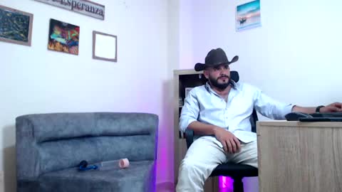 Snapshot of esteban_fer chatting on April 2026 06:39:01 AM Esteban Fernandez online show from April 2026 06:39:01 AM