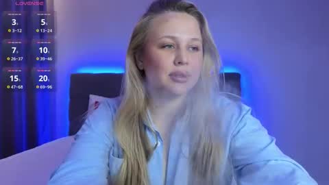 Estella online show from October 2025 04:26:02 PM