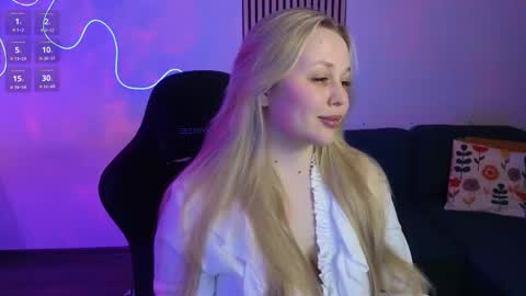 Snapshot of estella_elwood chatting on March 2026 07:29:01 PM Estella online show from March 2026 07:29:01 PM