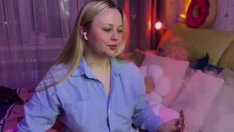 Snapshot of estella_elwood chatting on April 2026 04:04:02 PM Estella online show from April 2026 04:04:02 PM