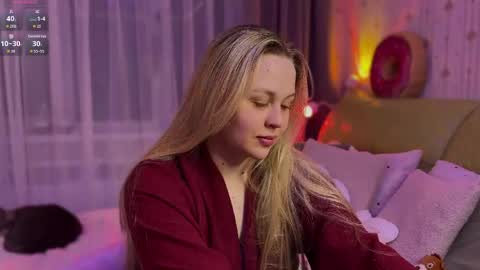 Snapshot of estella_elwood chatting on May 2026 04:59:01 PM Estella online show from May 2026 04:59:01 PM