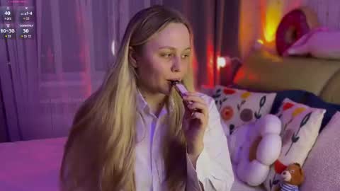 Snapshot of estella_elwood chatting on July 2026 07:40:02 PM Estella online show from July 2026 07:40:02 PM