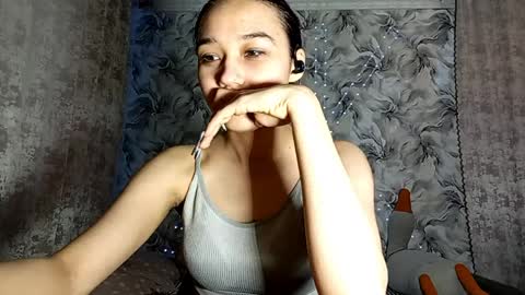 estellekirbo online show from April 2026 01:09:02 PM