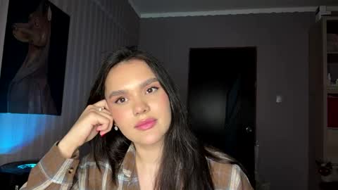 Snapshot of estelleorvin chatting on April 2026 04:42:02 PM Estel online show from April 2026 04:42:02 PM