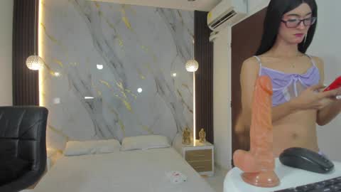 Estephany online show from December 2024 02:09:01 PM