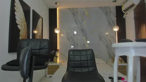 Estephany online show from December 2024 05:51:01 PM